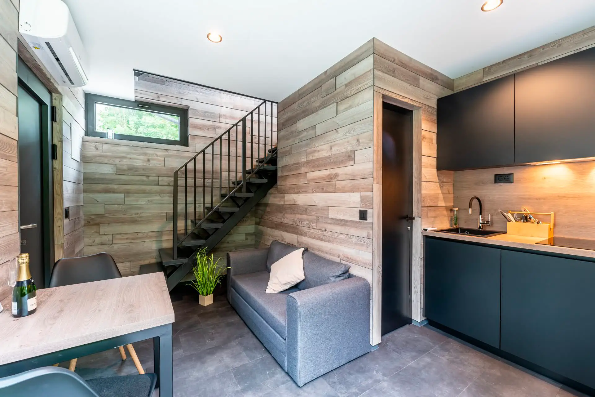 DQ-Tower-Austattung-Kueche-1 Modern Modular - Image 15